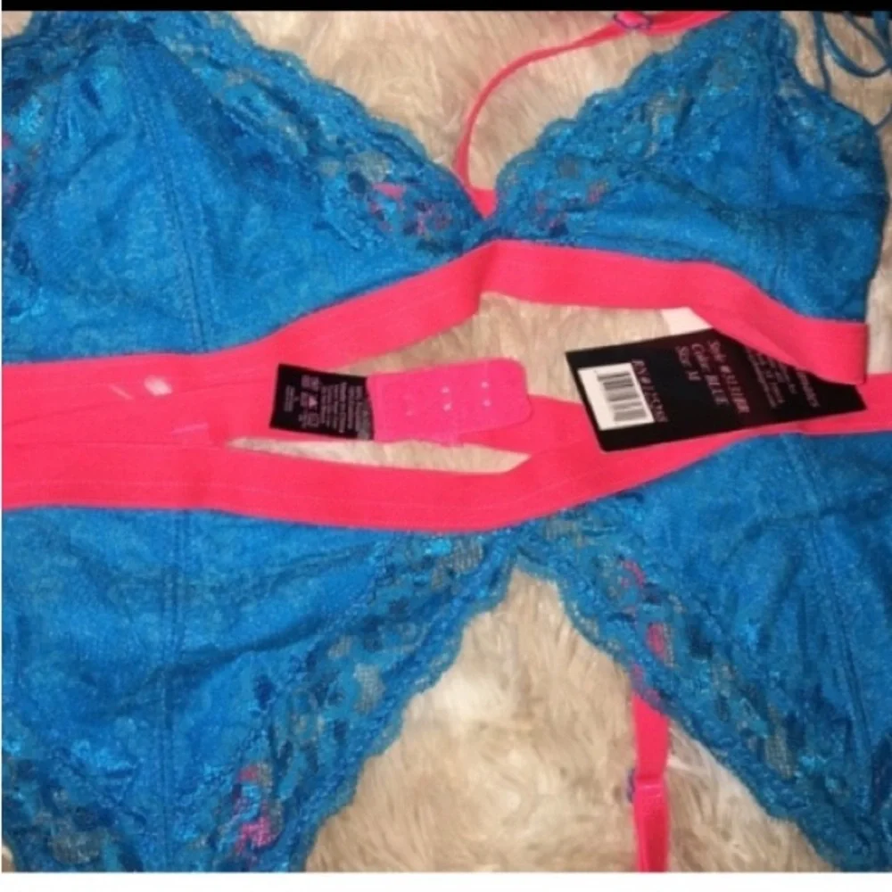 Pink & blue lace bralette size medium . New with tags - Picture 3 of 4